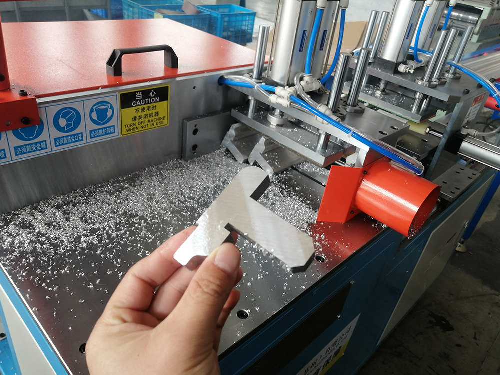 小型型材切割機(jī)SDY-Q350滿足小尺寸材料精密切割需求